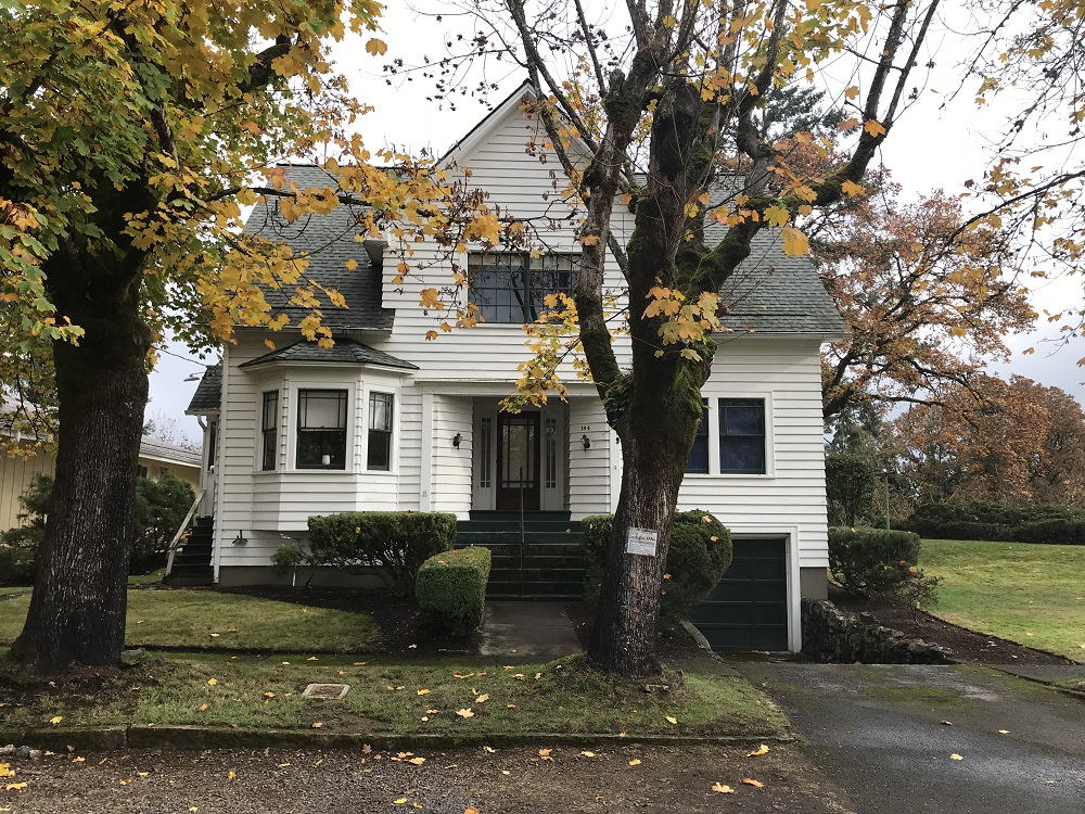 Twilight Swan House | Portland Weird Homes Tour